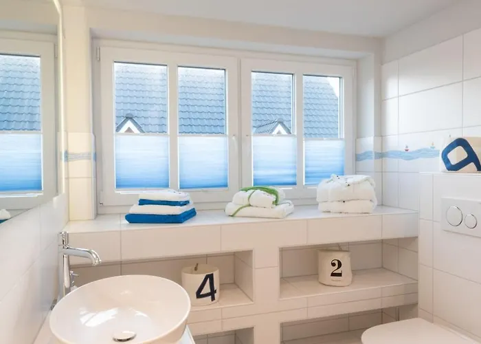 With 3 Bedrooms * Böhl